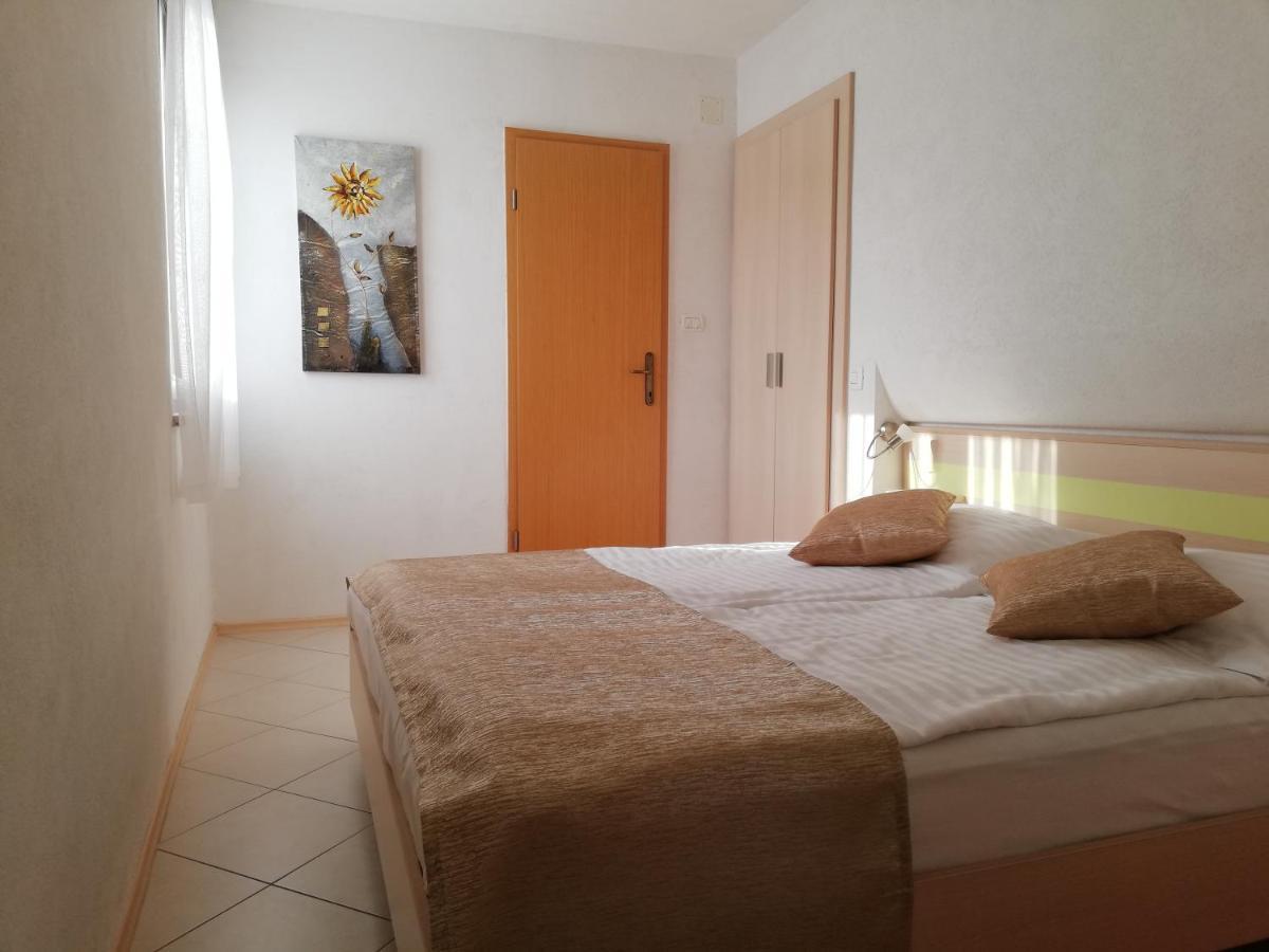 Apartments With A Parking Space Rabac, Labin - 13151 Exteriör bild